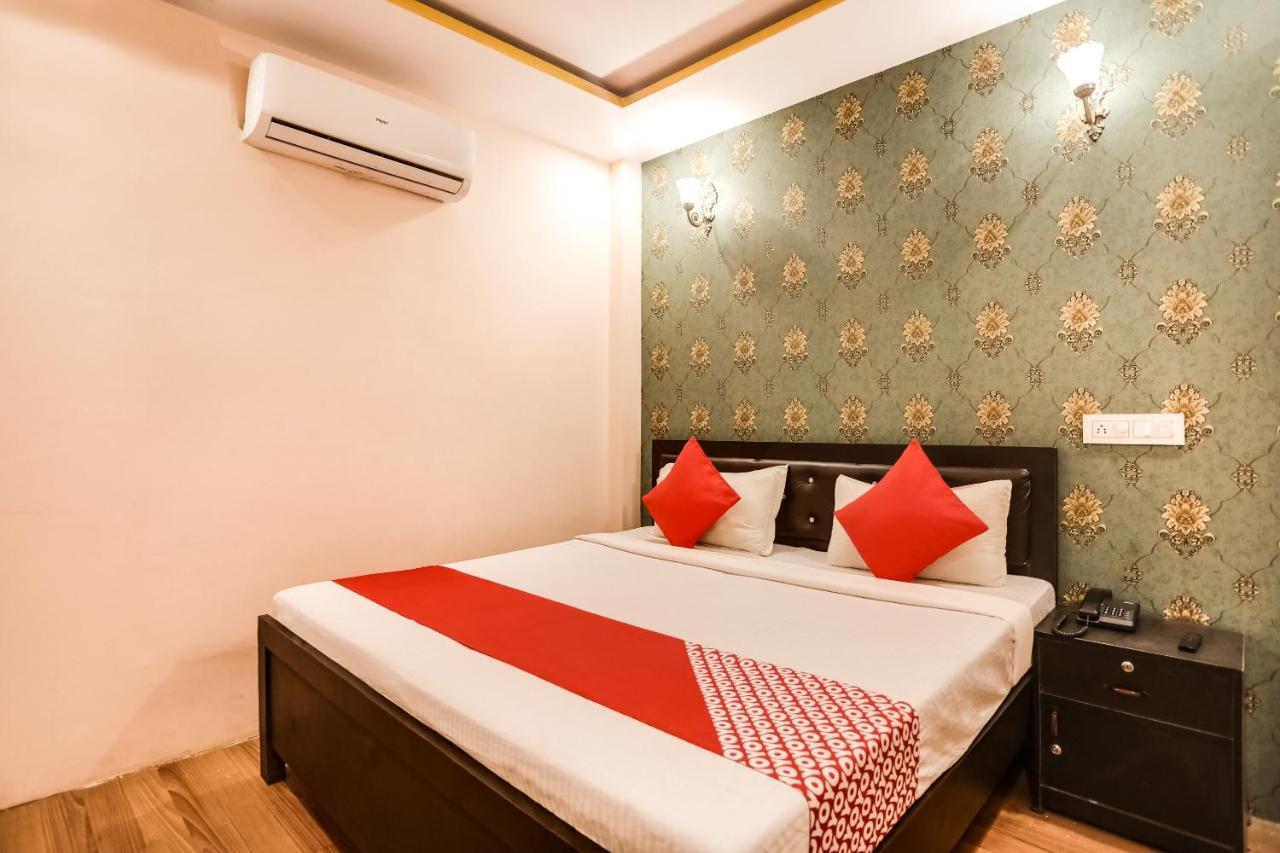 Spot On 45585 Hotel Aakash Ganga Варанаси Экстерьер фото